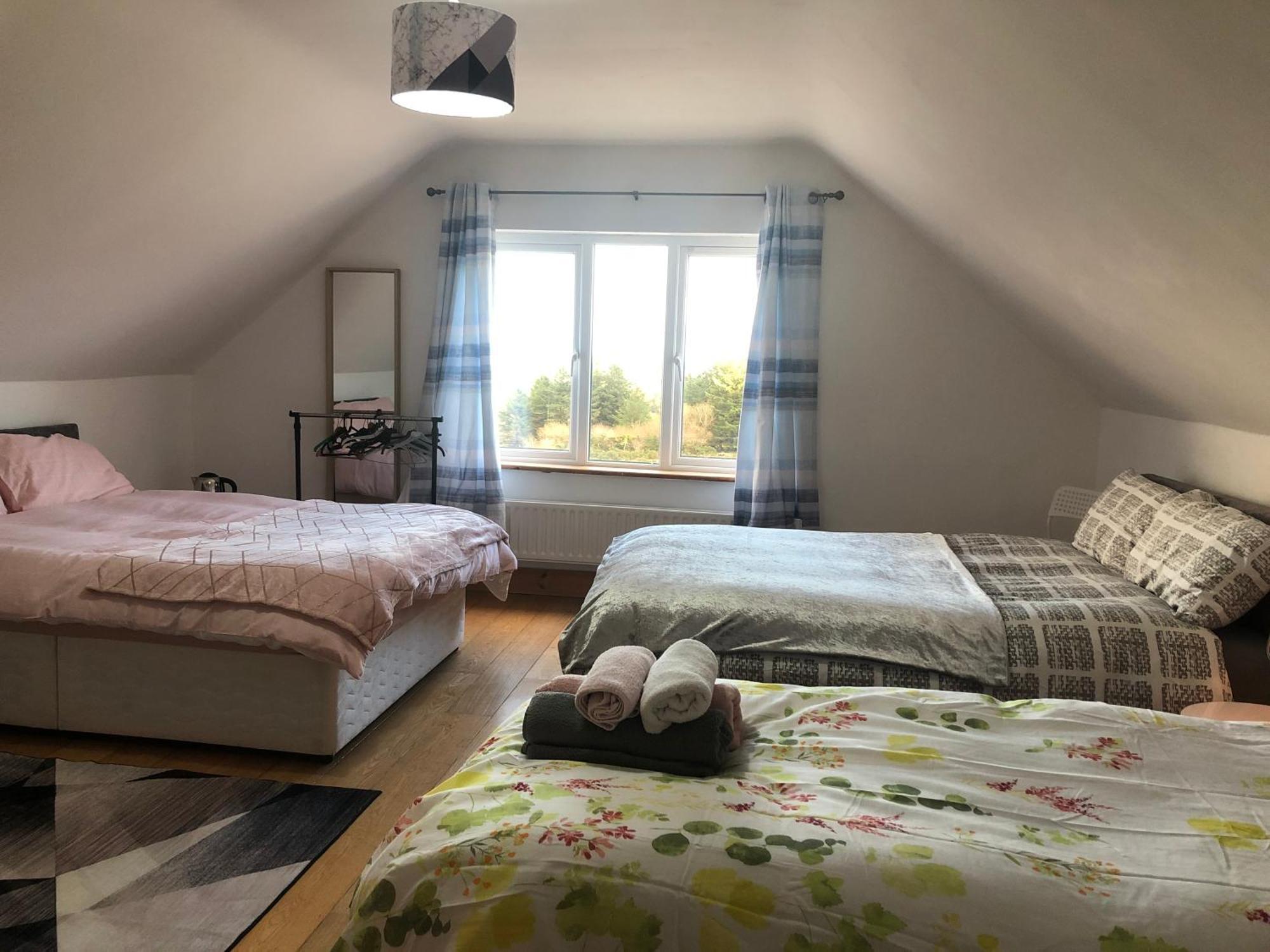 マイルフォード Four Seasons House Bed & Breakfast エクステリア 写真